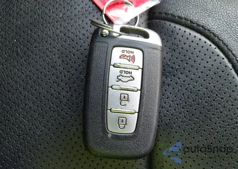 2012 Hyundai Genesis 3.8 z USA, uszkodzony, nr VIN KMHGC4DD9CU179898